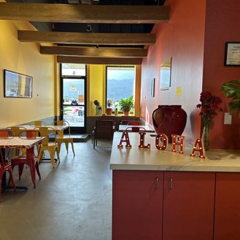 La Liégeoise - Scenery seating area - Waffles Near Me - East Honolulu, Hawaii
