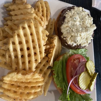Castaways Gastropub - Black n blue burger - Gastropubs Near Me - Jensen Beach, Florida