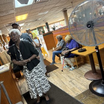 Macarthur's Restaurant - A line of people waiting to order - Southern Near Me - Chicago, Illinois