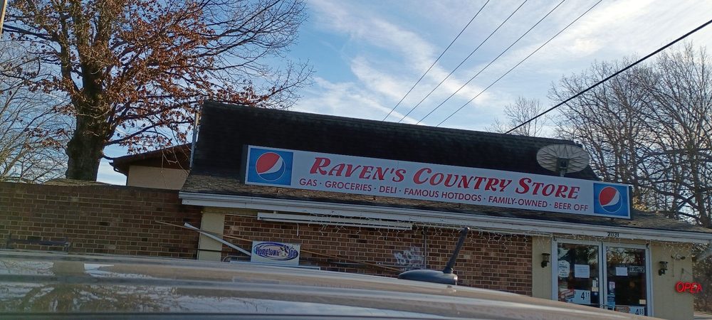 Raven's Country Store Logo
