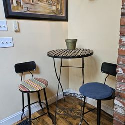 C'est La Vie Bistro - Decor