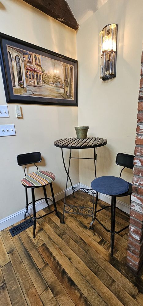 C'est La Vie Bistro