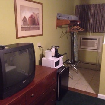 Colonial Motel & Spa - Microwave, fridge, TV and in room coffee maker. - Hotels Near Me - Brattleboro, Vermont Colonial Motel & Spa - Microwave, fridge, TV and in room coffee maker. - Hotels Near Me - Brattleboro, Vermont