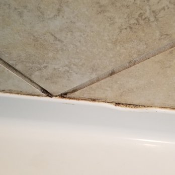 Red Lion Hotel Templin's on the River - Moldy gunk in tub. - Hotels Near Me - Post Falls, Idaho