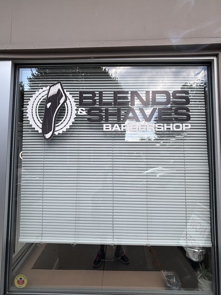 Blend's & Shave's Barbershop Logo