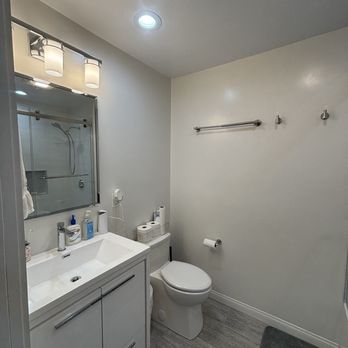 Lilian’s House Cleaning - Hallway bathroom result - Home Cleaning Near Me