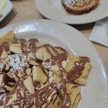 Ozzie's Diner - Banana Crepe wit Nutella - American Near Me - Aurora, Illinois