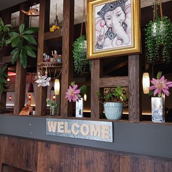 Bua Thai Cuisine - Thai Near Me - Claremont, California