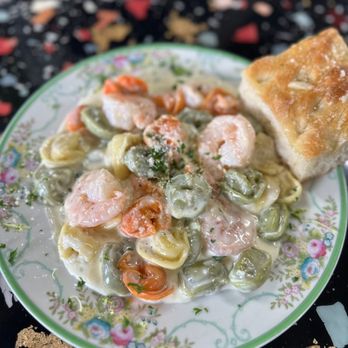 Mama Mila’s - The BEST! - Italian Near Me - Columbia, Tennessee