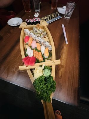 MAKI SUSHI BAR & GRILL by null