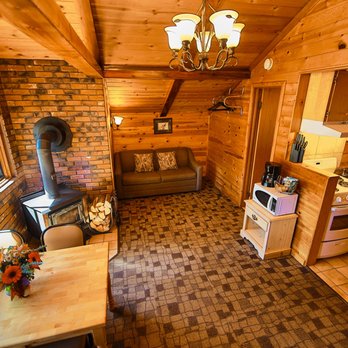 Castle Mountain Chalets - Classic Cedar Chalet - Hotels Near Me - Banff, Alberta