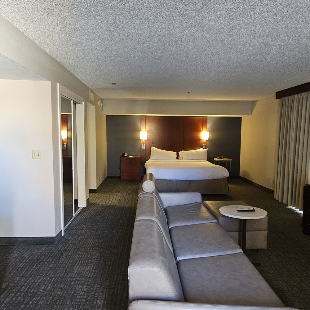 Sonesta ES Suites Albuquerque - Living area and Queen size bed - Hotels Near Me - Albuquerque, New Mexico Sonesta ES Suites Albuquerque - Living area and Queen size bed - Hotels Near Me - Albuquerque, New Mexico