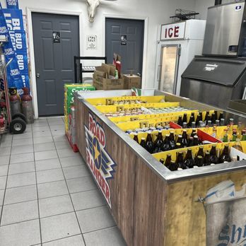 Mr D's Convenience Store - Grocery Near Me - Boerne, Texas