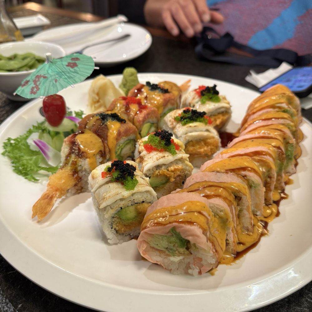 Wu's House - Black Thunder Roll, Golden Dragon Roll, Spiderman Roll - Sushi Bars Near Me - Naperville, Illinois Wu's House - Black Thunder Roll, Golden Dragon Roll, Spiderman Roll - Sushi Bars Near Me - Naperville, Illinois