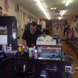 Aurora Highland Barbers - Tino