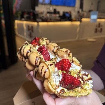 Dr Tea - Pistachio strawberry bubble waffles - Bubble Tea Near Me - Pittsburgh, Pennsylvania