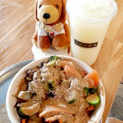 ON + ON Fresh Korean Kitchen - Veggies w/peanut sauce. Banana ginger lemonade 2/26/24