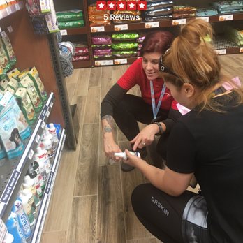 Pet Food Express - Ms. Gina and Kim working together to find itch-relief for Bailey Bear. Dog lovers unite ! - Pet Stores Near Me - Glendale, California
