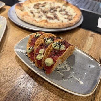 Moku Kitchen - Cocktail Bars Near Me - Honolulu, Hawaii