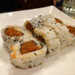 Hana Japanese Sushi Bar & Grill - Spicy tuna roll