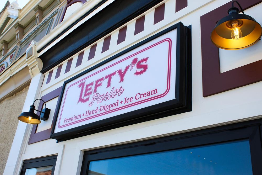 Lefty's Parlor Logo