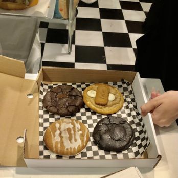 Midnight Cookie - Desserts Near Me - Toronto, Ontario
