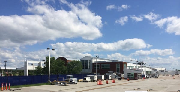 Charlottesville–Albemarle Airport by null