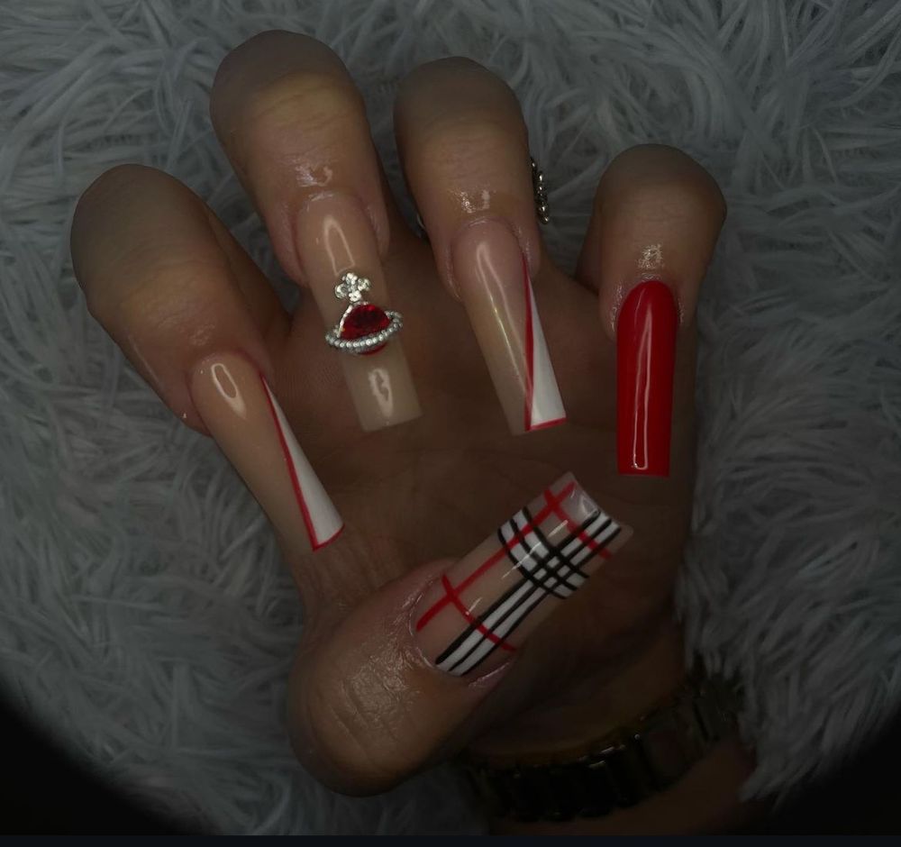 Chamixo Nails Logo