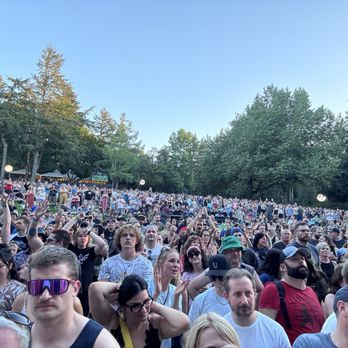 McMenamins - Edgefield - Crowded - Hotels Near Me - Troutdale, Oregon