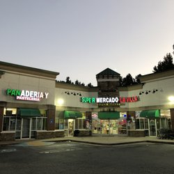 Super Mercado La Villa - Outside supermercado la villa .