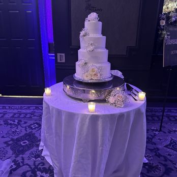 Fleurs Divine - Floral Accents on Wedding Cake - Florists Near Me - Long Valley, New Jersey