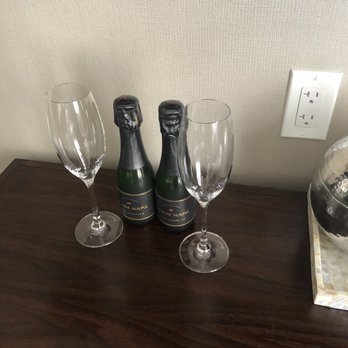 Hotel Atwater - Complimentary champagne - Hotels Near Me - Avalon, California Hotel Atwater - Complimentary champagne - Hotels Near Me - Avalon, California