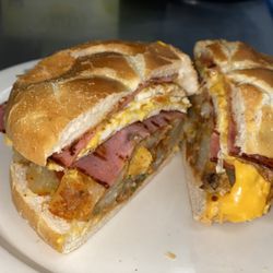 Americas Unidas Deli - Hobo