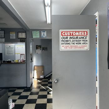 Poway Muffler & Brake Complete Auto Service - Waiting area - Auto Repair Near Me - Poway, California Poway Muffler & Brake Complete Auto Service - Waiting area - Auto Repair Near Me - Poway, California