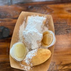 Mo'Bay Beignet Co - Hattiesburg - Beignets and syrup