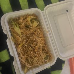 Thai Garden - Chicken 50. Pad Thai, extra broccoli
