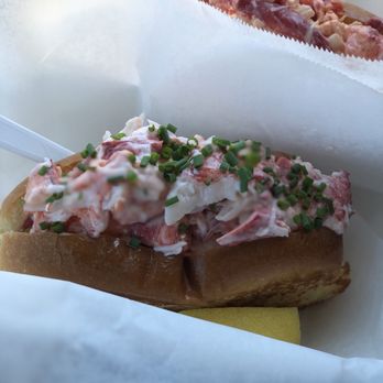Bite Into Maine - Regular lobster roll with butter n mayo - Seafood Near Me - Cape Elizabeth, Maine