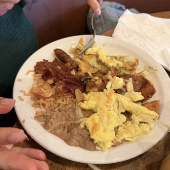 Acapulco Restaurant & Cantina - Mexican Near Me - Long Beach, California