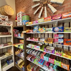 Popbelly's Popcorn - Inside