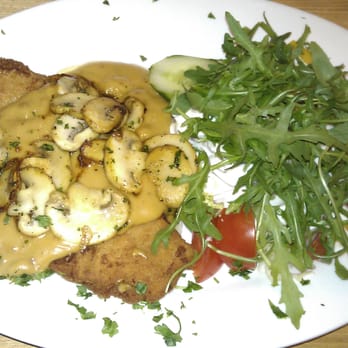 Westend - German-Schnitzel mit Champignons. Man hat die Wahl zwischen Pommes oder Kartoffelecken - ich hatte aber Lust auf Salat. - International Near Me - Hamm, NW Westend - German-Schnitzel mit Champignons. Man hat die Wahl zwischen Pommes oder Kartoffelecken - ich hatte aber Lust auf Salat. - International Near Me - Hamm, NW