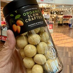 Copenhagen Airport Tax-Free - Lakrids Bülow Organic Slow Crafted Mango & Vanilla Chocolate Coated Licorice; IG: @katzlundell