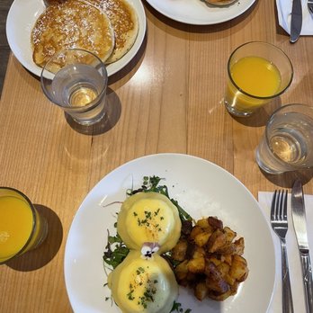 Cafe Du Soleil - Crab Benny and salmon Benny - Breakfast & Brunch Near Me - Vancouver, British Columbia