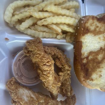 Raising Cane's Chicken Fingers - Is the chicken really normally this tiny? - Fast Food Near Me - Henderson, Nevada Raising Cane's Chicken Fingers - Is the chicken really normally this tiny? - Fast Food Near Me - Henderson, Nevada
