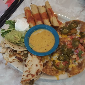 Chuy's - The appetizer sampler - Mexican Near Me - El Paso, Texas