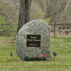 Pioneer Cemetery - Pioneer Cemetery in Yarmouth, Maine.
