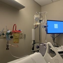 Hackensack Meridian Health Pascack Valley Medical Center - Waiting 30 minutes to empty a full container with urine...called 3 times for assistance owh