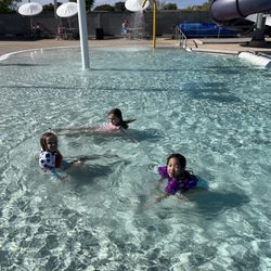 Sunrise Pool - Shallow pool area with water features for the littles.