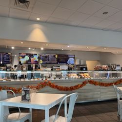 La Belle French Bakery - Bar area