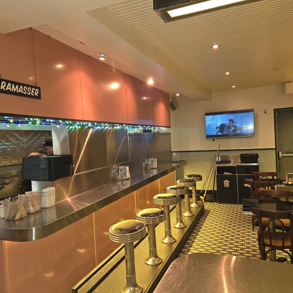 Chez Tousignant - Burgers Near Me - Montreal, Quebec