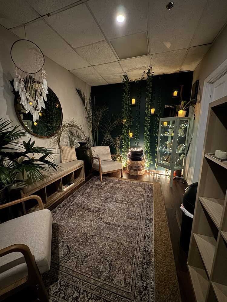 District Hot Yoga Logo